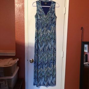 Expo Sleeveless V Neck Dress
